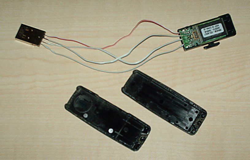 Undead USB stick. Connector on the left, PCB on the right. Bottom of the picture shows the remains of the casing.